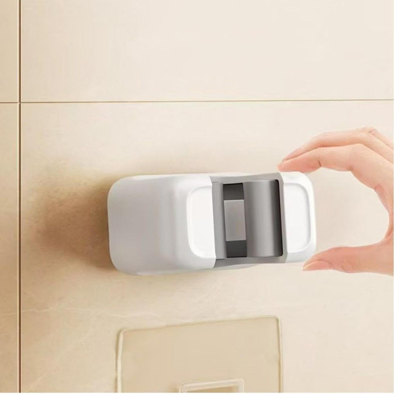 GENERIC Support Mural Pour Balai | 2 Pièces Adhésives – Support Mural Très Résistant Pour Pelle à Poussière, Aspirateur, Gadgets Pour Maison, Bureau, Dortoir, Camping-car, Cuisine, Salle De Bain